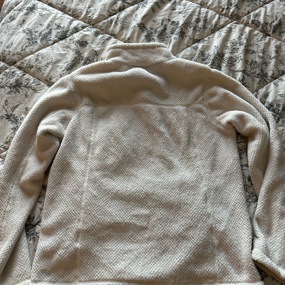 Women’s medium Patagonia quarter button up pet and smoke free - Picture 5 of 6
